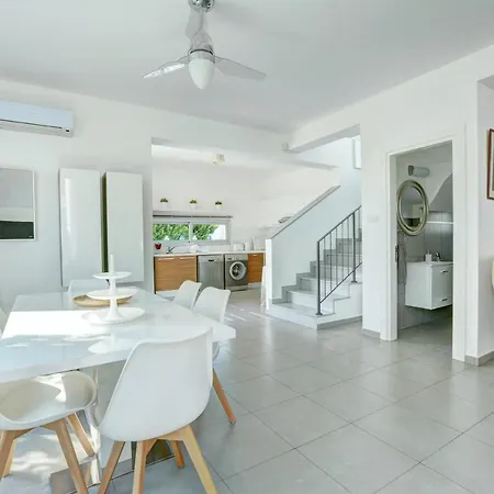 Вилла Island Villas Cyprus - 018 - Just In 10 Minutes' Walk Away From The Beach Паралимни